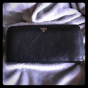 Fossil Sydney Zip Clutch in black